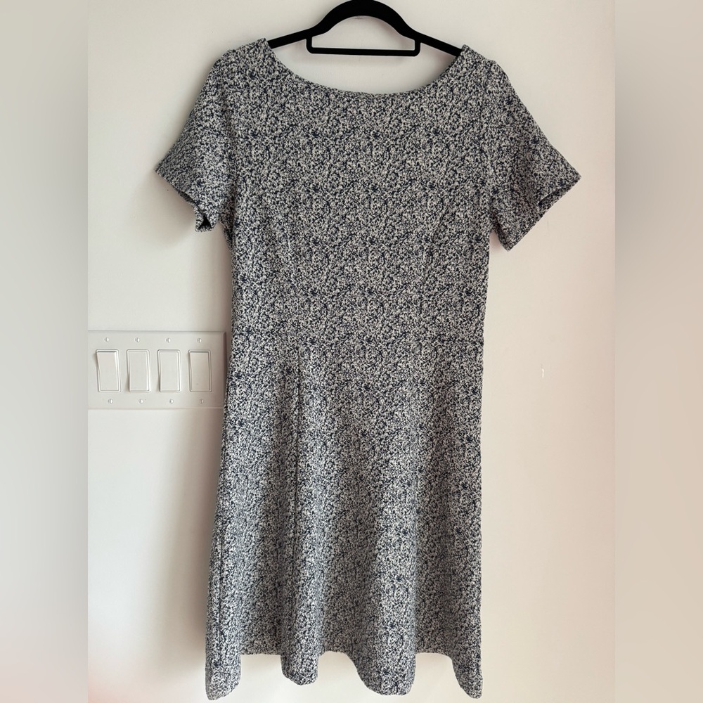 Banana Republic Short Sleeve Below the Knee Dress Women’s size 10 NEW Blue Cream